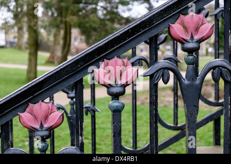 Les travaux sur le fer de l'architecture en Buxtons Kiosque Pavilion gardens Derbyshire Peak District en Angleterre Banque D'Images