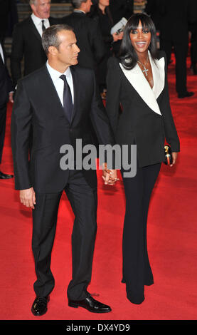 Vladislav Doronin et Naomi Campbell Royal World Premiere de Skyfall est tenue au Royal Albert Hall - Arrivées. Londres, Angleterre - 23.10.12 comprend : Vladislav Doronin et Naomi Campbell Où : London, Royaume-Uni Quand : 23 Oct 2012 Banque D'Images