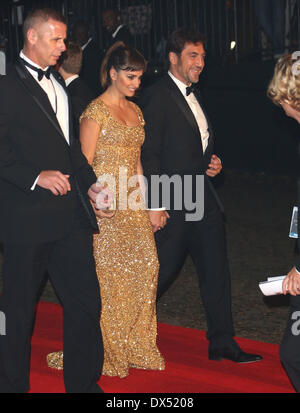 Penelope Cruz et Javier Bardem James Bond Skyfall World Premiere after party qui a eu lieu à la Tate Modern de Londres, Angleterre- arrivants - 23.10.12 Avec : Penelope Cruz et Javier Bardem Où : London, Royaume-Uni Quand : 23 Oct 2012 Banque D'Images
