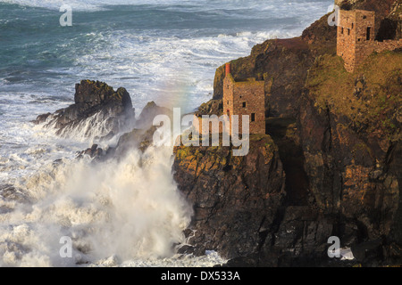 Les mines de la Couronne à Botallack à Cornwall capturé sur un après-midi orageux Banque D'Images