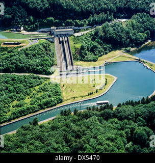 Vue aérienne de plan incliné avec l'élévateur de bateau, l'ascenseur à bateaux d'Arzviller St-Louis, Lorraine France Banque D'Images