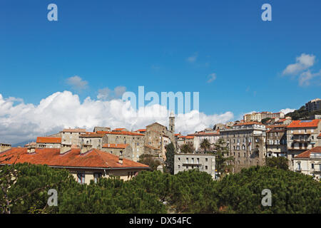 Towncape avec l'église de Santa Maria Assunta, Sartène, Corse, France Banque D'Images