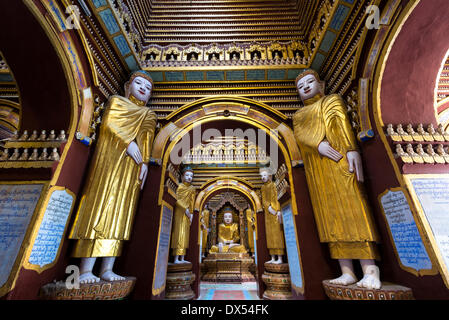 Statues de Bouddha assis et debout, Mohnyin Thanboddhay ou Thanbuddhei ou Paya Monywa, Pagode, Rhône-Alpes, au Myanmar Banque D'Images