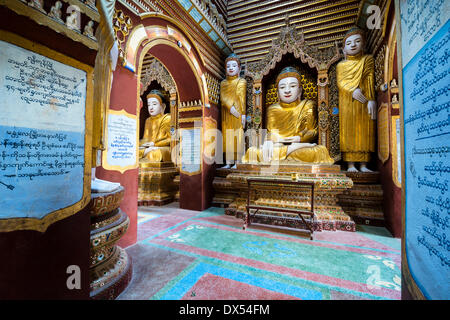 Statues de Bouddha assis et debout, Mohnyin Thanboddhay ou Thanbuddhei ou Paya Monywa, Pagode, Rhône-Alpes, au Myanmar Banque D'Images