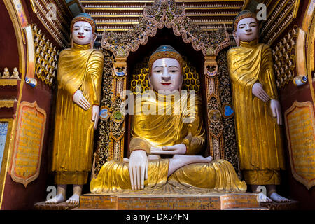 Statues de Bouddha assis et debout, Mohnyin Thanboddhay ou Thanbuddhei ou Paya Monywa, Pagode, Rhône-Alpes, au Myanmar Banque D'Images