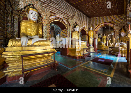 Statues de Bouddha assis et debout, Mohnyin Thanboddhay ou Thanbuddhei ou Paya Monywa, Pagode, Rhône-Alpes, au Myanmar Banque D'Images