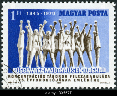 Timbre-poste imprimé en Hongrie, montre monument à Mauthausen-Gusen camp de concentration Banque D'Images