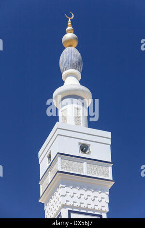 Minaret avec un croissant de lune doré, Bilad Mosquée, Sur, Oman, Ivry Banque D'Images