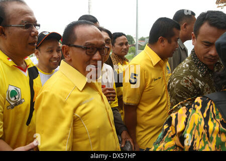 Jakarta, Indonésie, Jakarta. 18 Mar, 2014. Président du parti Golkar, Aburizal Bakrie a.k.a ARB qui est présente à la présidence de l'parti Golkar lors d'une campagne législative tour à Jakarta. 18 mars, 2014. L'Indonésie, le plus grand pays à majorité musulmane avec 250 millions de personnes, tiendra des sondages législatives en avril et d'élire un nouveau président en juillet, avec quelque 180 millions d'électeurs admissibles à prendre part. Jefri Bélier/Zuma Wire Crédit : Jeff Bélier/ZUMAPRESS.com/Alamy Live News Banque D'Images