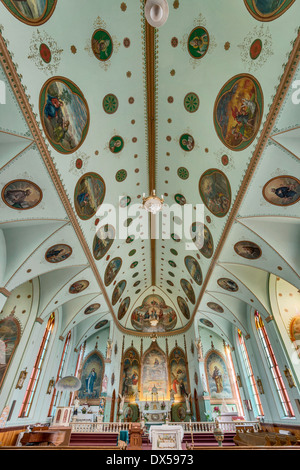 Intérieur de l'église à St Ignatius Mission à Saint Ignace, Montana, USA Banque D'Images