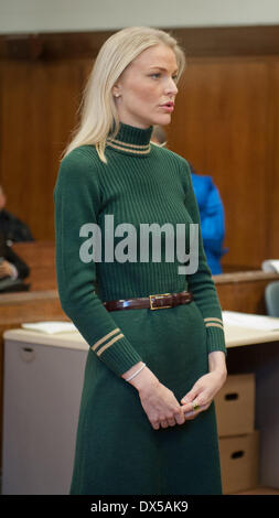 Manhattan, New York, USA. 18 mars 2014. L'ancien ''Project Runway'' l'investiture MORGAN QUINN apparaît dans la cour pénale de Manhattan Mardi, 18 mars 2014. Quinn est accusé d'avoir menti à la police au sujet de se faire voler. Credit : Bryan Smith/ZUMAPRESS.com/Alamy Live News Banque D'Images