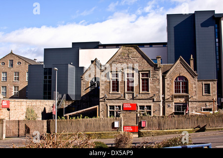 Coin 'Tractor' est un pub écossais a officiellement une école publique entre le 19e et le début du xxe siècle dans Brown Street Dundee, Royaume-Uni Banque D'Images