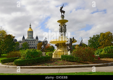 Fontaine de Corning dans Bushnell Park Capitol building en arrière-plan Hartford Connecticut CT Banque D'Images