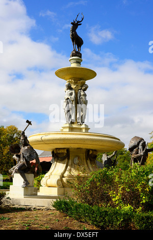 Fontaine de Corning dans Bushnell Park avec Capitol building en arrière-plan Hartford Connecticut CT Banque D'Images