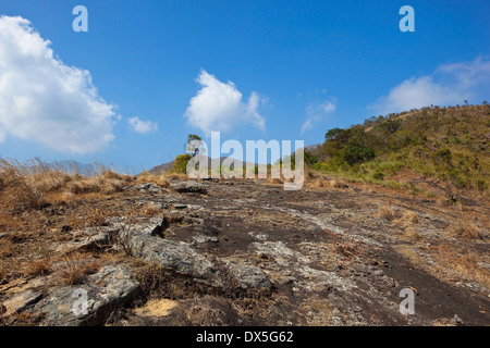 Paysage rocheux du Nilgiri Hills près de Kodaikanal dans le Tamil Nadu, Inde du Sud, Banque D'Images
