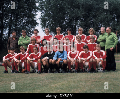 Football, Bundesliga, 1975/1976, Fortuna Düsseldorf, présentation de l'équipe, shot, derrière le chef de l'f.l.t.r. joueurs licence ministère Werner Fassbender, entraîneur Josef Piontek, Gerd Zimmermann, Fred Hesse, Werner Kriegler, Peter Dani ou Peter Dam, Ger Banque D'Images