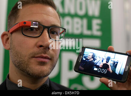 Technologie portable Show, Olympia, Londres : lunettes Google Glass Banque D'Images