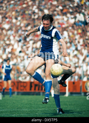 Football, 2. Bundesliga Nord, 2. Bundesliga 1976/1977 relégation, poursuivi, match de Bundesliga 1977/1978, première étape, Alm Stadium, Arminia Bielefeld contre TSV 1860 Munich 4:0, scène du match, Hans-Werner Moors (Arminia) Banque D'Images