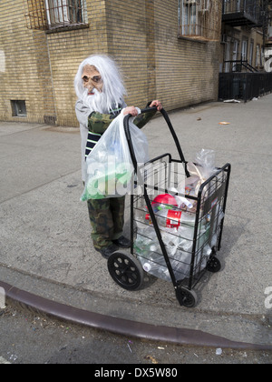 Les juifs religieux célèbrent la fête de Pourim dans l'Arrondissement de parc. Banque D'Images