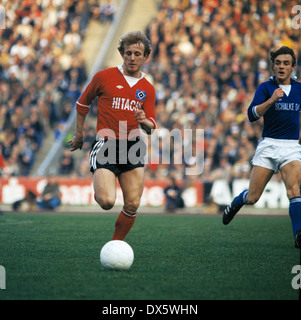 Football, Bundesliga, 1977/1978, Parkstadion, contre le FC Schalke 04 Hambourg SV 2:2, scène du match, Caspar Memering (HSV) gauche et Ruediger Abramczik (S04) Banque D'Images