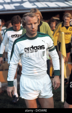 Football, Bundesliga, 1977/1978, Westfalen Stadium, contre Borussia Dortmund Borussia Moenchengladbach 3:3, l'exécution des équipes, chef de l'équipe avance Berti Vogts (MG) Banque D'Images