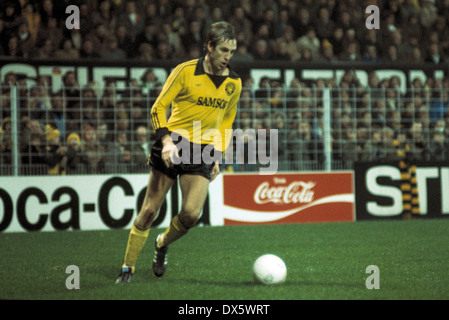 Football, Bundesliga, 1977/1978, Westfalen Stadium, contre Borussia Dortmund Borussia Moenchengladbach 3:3, scène du match, Burkhard Segler (BVB) en possession de la balle Banque D'Images