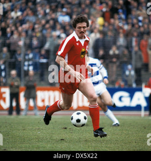 Football, Bundesliga, 1977/1978, stade MSV Duisburg Wedau, contre Fortuna Düsseldorf en 0:0, scène du match, Gerd Zimmermann (Fortuna) en possession de la balle Banque D'Images