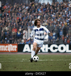 Football, Bundesliga, 1977/1978, stade MSV Duisburg Wedau, contre Fortuna Düsseldorf en 0:0, scène du match, Kees Bregman (MSV) en possession de la balle Banque D'Images