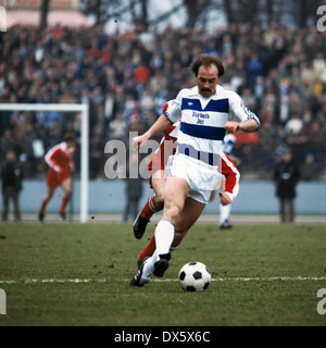 Football, Bundesliga, 1977/1978, stade MSV Duisburg Wedau, contre Fortuna Düsseldorf en 0:0, scène du match, Rudolf Seliger (MSV) en possession de la balle Banque D'Images