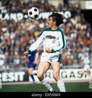 Football, Bundesliga, 1977/1978, le stade am Boekelberg, Borussia Moenchengladbach contre le FC Schalke 04 2:1, scène du match, Ewald Lienen (MG) Banque D'Images