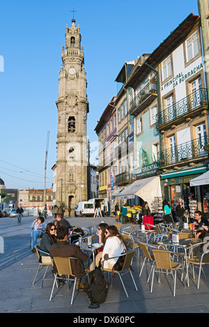 PORTO, PORTUGAL - 12 mars 2014 : Tour des Clercs de Porto, Portugal. La tour est de 75,6 mètres de haut, Banque D'Images