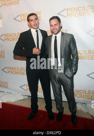 Scooter Braun et Adam Braun deuxième promesse de crayons à Gala Guastavino, comprend : Scoo Banque D'Images