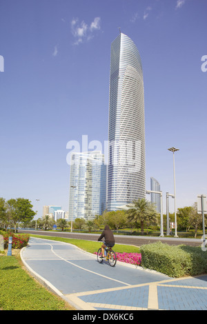 Moyen-orient, ÉMIRATS ARABES UNIS, Abu Dhabi, l'architecture contemporaine le long de la Corniche Banque D'Images