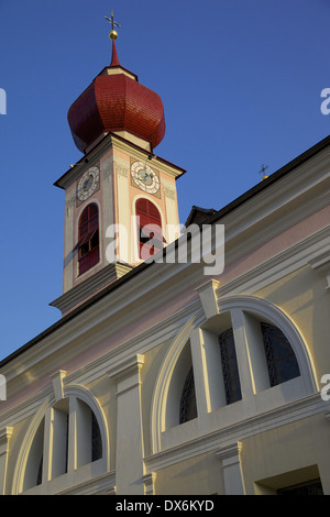 L'Europe, Italie, Dolomites italiennes, la Province de Bolzano, vallée de Gardena, Ortisei, 'big' Church Banque D'Images