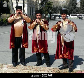 Baku, Azerbaïdjan. Mar 19, 2014. Musiciens azerbaïdjanais effectuer pendant la célébration du Nouvel an persan, connu sous le nom de Nowruz, à Bakou, capitale de l'Azerbaïdjan, le 19 mars 2014. Le Norouz est une fête traditionnelle qui célèbre l'arrivée du printemps. Credit : Tofik Babayev/Xinhua/Alamy Live News Banque D'Images