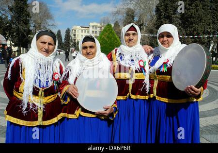 Baku, Azerbaïdjan. Mar 19, 2014. Les femmes réalisent des instruments traditionnels d'Azerbaïdjan pendant la célébration du Nouvel an persan, connu sous le nom de Nowruz, à Bakou, capitale de l'Azerbaïdjan, le 19 mars 2014. Le Norouz est une fête traditionnelle qui célèbre l'arrivée du printemps. Credit : Tofik Babayev/Xinhua/Alamy Live News Banque D'Images