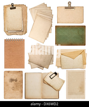 Ensemble de divers vieux papier feuilles. vintage photo album et des pages de livre, des cartes, des morceaux isolé sur fond blanc Banque D'Images