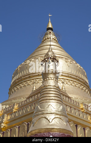 Stupa doré de la Pagode Shwezigon, près de Wetkyi-à Nyaung U et, Bagan, Myanmar (Birmanie), Banque D'Images