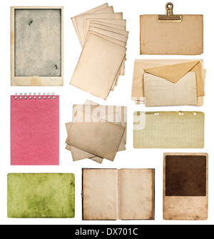 Ensemble de divers vieux papier feuilles. vintage photo album et des pages de livre, des cartes, des morceaux isolé sur fond blanc Banque D'Images