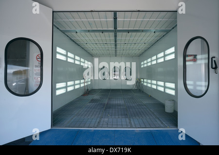 Finition peinture automobile stand lors d'une collision center à Las Vegas, Nevada / © Craig M. Eisenberg Banque D'Images