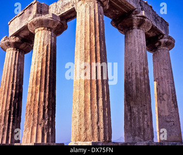 Le Temple d'Apollon à Corinthe antique Corinthia Péloponnèse, Grèce Banque D'Images