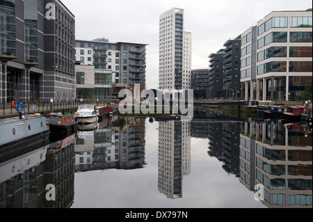 Nouveau Dock (anciennement Clarence Dock) est un développement mixte avec détail, bureaux et présence de loisirs au centre de Leeds, Royaume-Uni. Banque D'Images