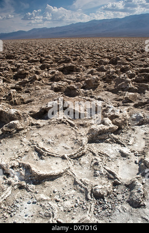 Death Valley National Park, California, USA-Août 3,2012 : vue sur le Devils Golf Course. Banque D'Images