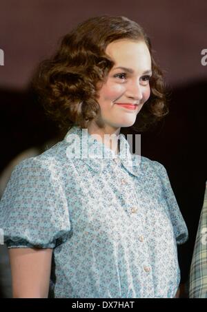 New York, NY, USA. Mar 19, 2014. Leighton Meester Photo appel à des souris et des hommes Cast Photo Op sur Broadway, Longacre Theatre, New York, NY 19 mars 2014. Credit : Derek Storm/Everett Collection/Alamy Live News Banque D'Images