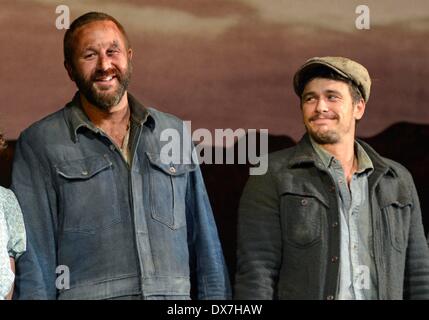 New York, NY, USA. Mar 19, 2014. Chris O'Dowd, James Franco Photo appel à des souris et des hommes Cast Photo Op sur Broadway, Longacre Theatre, New York, NY 19 mars 2014. Credit : Derek Storm/Everett Collection/Alamy Live News Banque D'Images