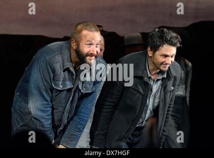 New York, NY, USA. Mar 19, 2014. Chris O'Dowd, James Franco Photo appel à des souris et des hommes Cast Photo Op sur Broadway, Longacre Theatre, New York, NY 19 mars 2014. Credit : Derek Storm/Everett Collection/Alamy Live News Banque D'Images