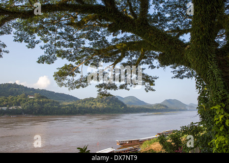 Vue sur le Mékong à Luang Prabang, Laos Banque D'Images