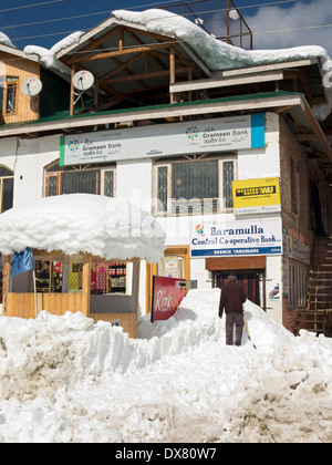 L'Inde, au Cachemire, Tangmarg bazar, fortes chutes de neige sur le Centre de Baramulla Co-operative Bank Banque D'Images