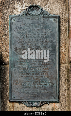 Une plaque rappelle où les navires d'Angleterre à l'Amérique en décembre 1606 à l'atterrissage à la suite de la Virginie en Avril Banque D'Images