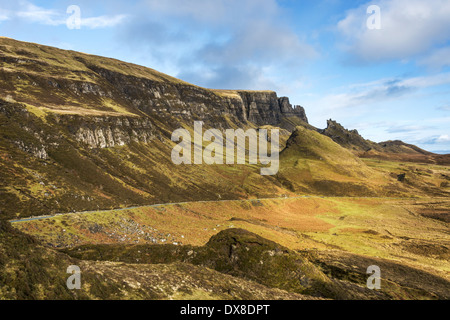 Le Quiraing est un glissement de terrain sur la face est de Meall na Suiramach plus au nord, le sommet de la Trotternish Ridge sur la Banque D'Images